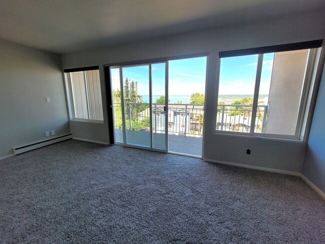 Building Photo - Southside Condo with a View - 1 Bedroom - ...