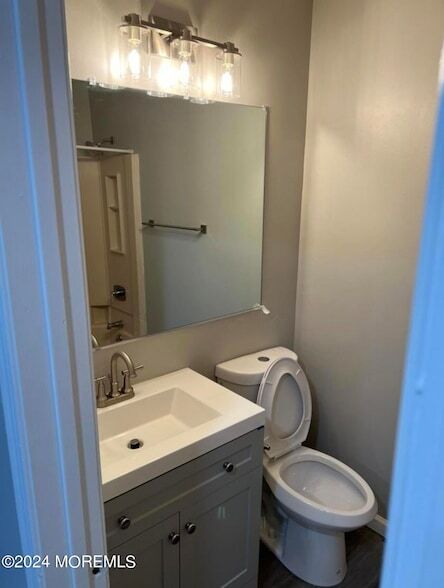 Building Photo - 254 Bromley Pl