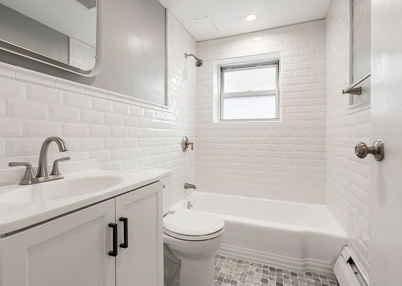 Building Photo - 8 Commonwealth Ct