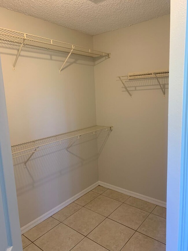 Building Photo - Beautiful 3 Bedroom, 2 Bathroom Home with Lake in Melbourne, FL!