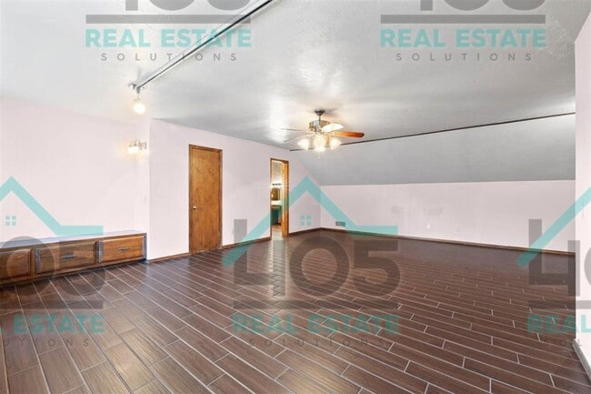 Building Photo - AMAZING FIND IN MWC