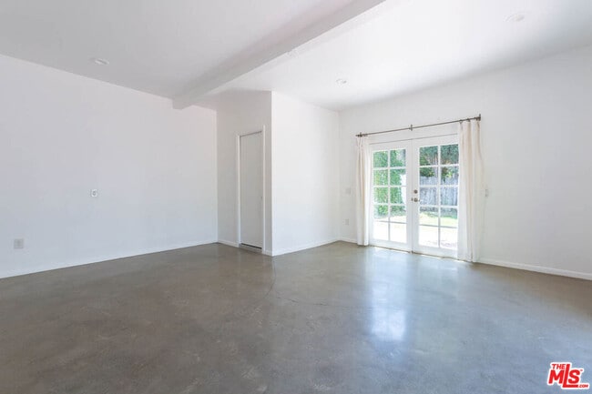 Building Photo - 146 N Citrus Ave