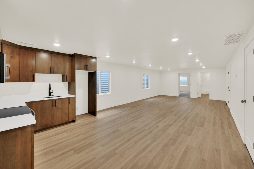 Building Photo - 1605 S 1100 W