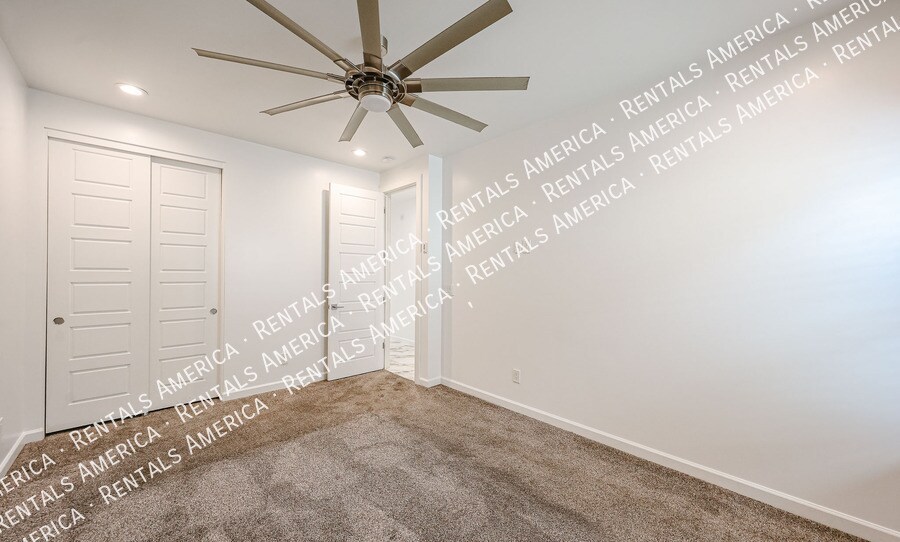 Building Photo - 347 E La Mirada Dr