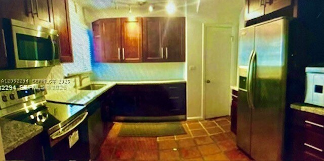Building Photo - 401 Coral Wy