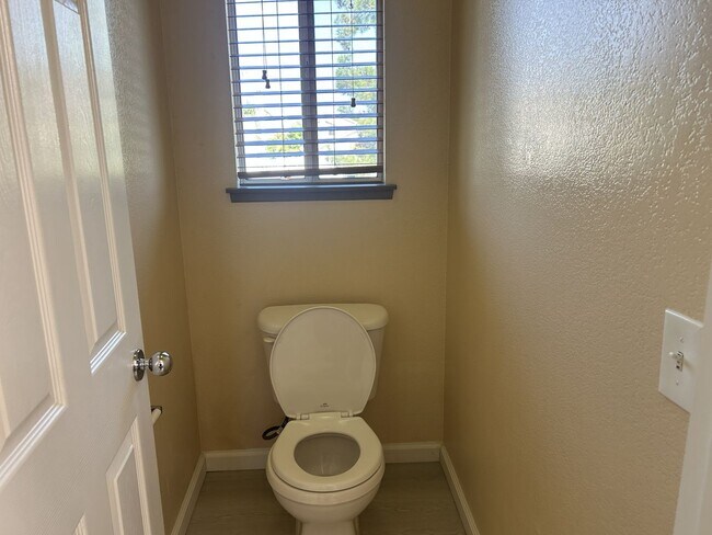 Building Photo - 37978 Spur Dr