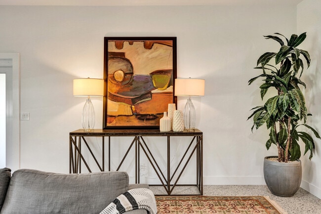 Building Photo - 221 N Swinton Ave