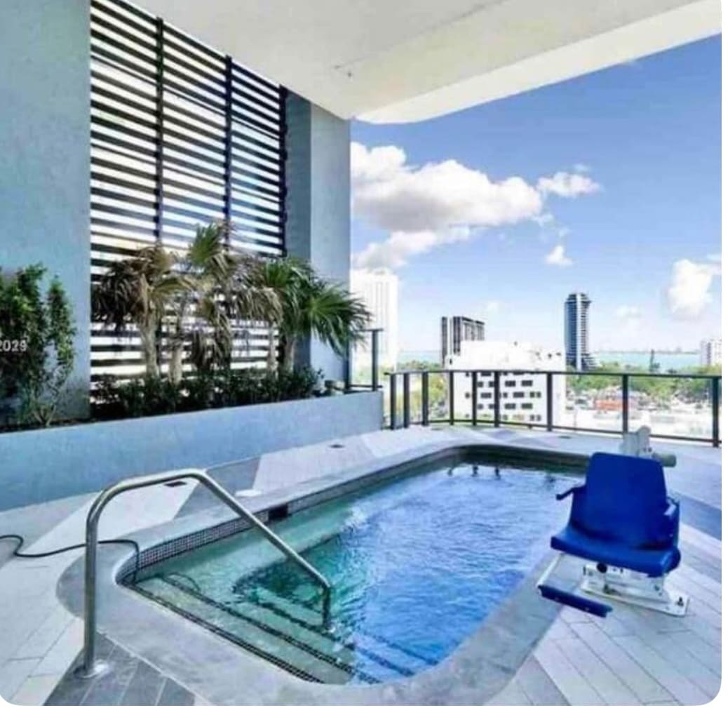 Building Photo - 121 NE 34th St