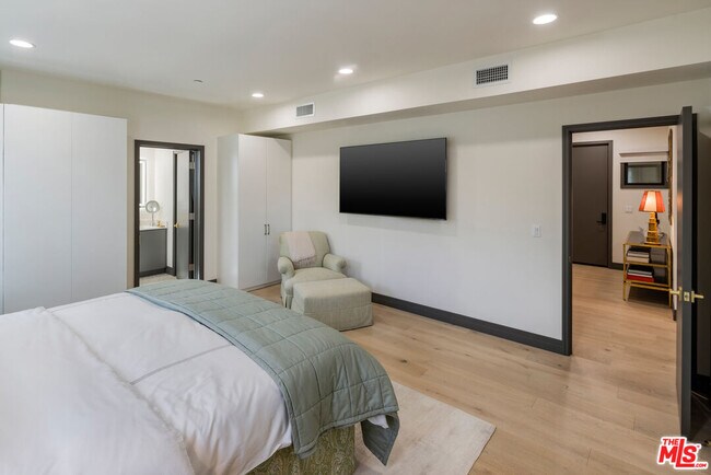 Building Photo - 118 Orlando Ave