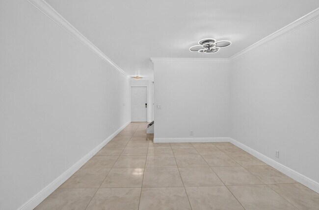 Building Photo - 6665 Via Regina