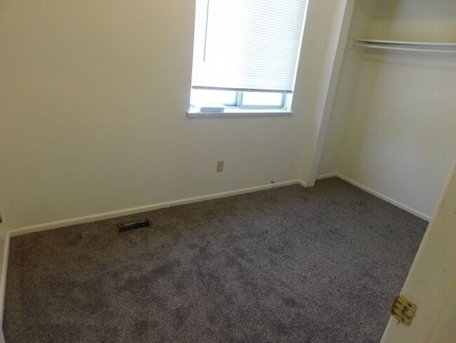 Building Photo - 3 Bed 2 Bath Townhome