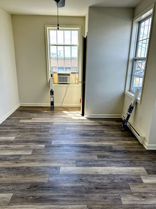 Building Photo - Apartment in Downtown LaPlata