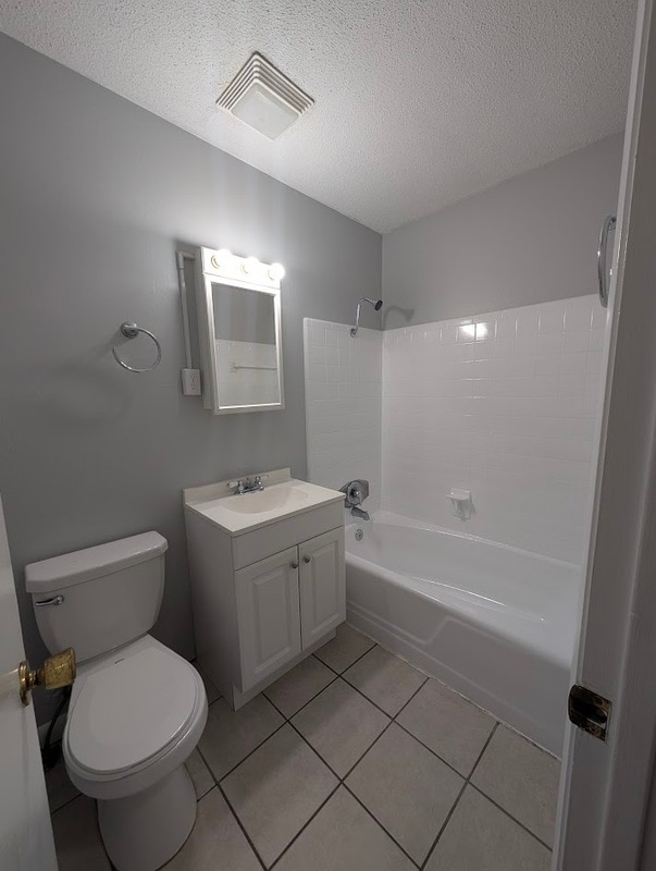 Building Photo - 1820 Medart Dr