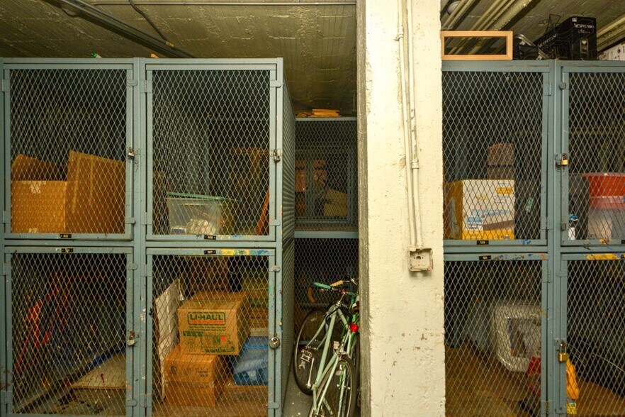 Building Photo - 1352 N Dearborn St