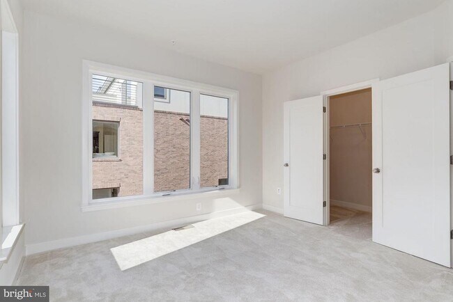 Building Photo - 8051 Tribeca St