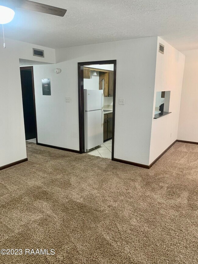 Building Photo - 600 Rim Rd