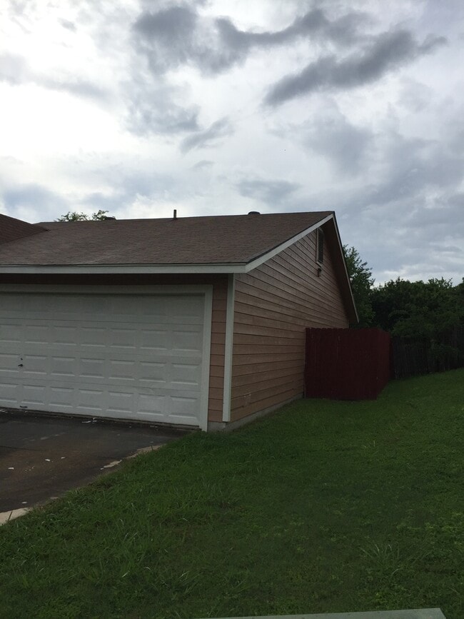 Building Photo - 5843 Glacier Sun Dr.