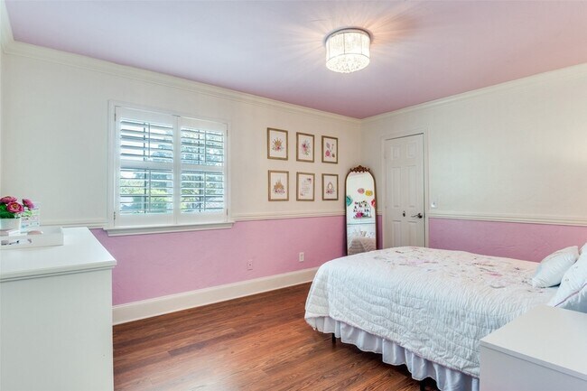 Building Photo - 2700 Ithaca Ct