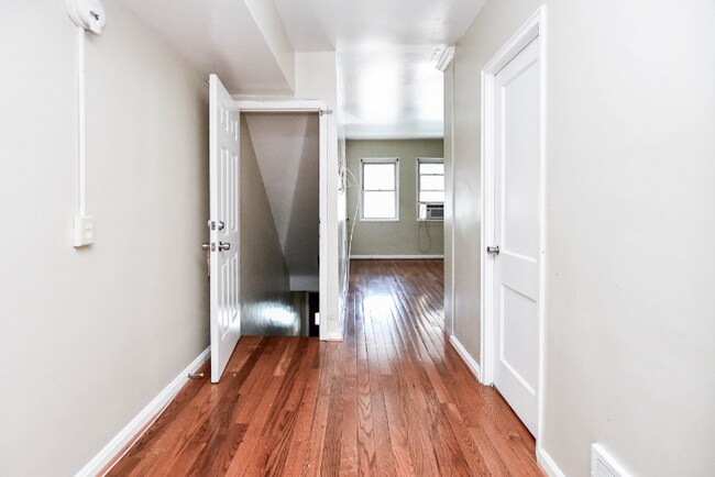 Building Photo - 1709 Montello Ave NE