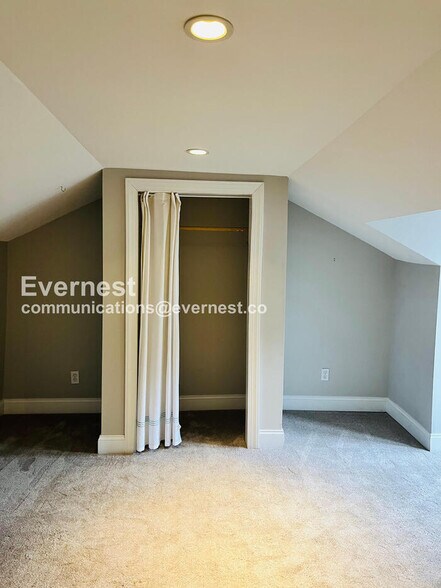 Building Photo - 2913 Davis Ave