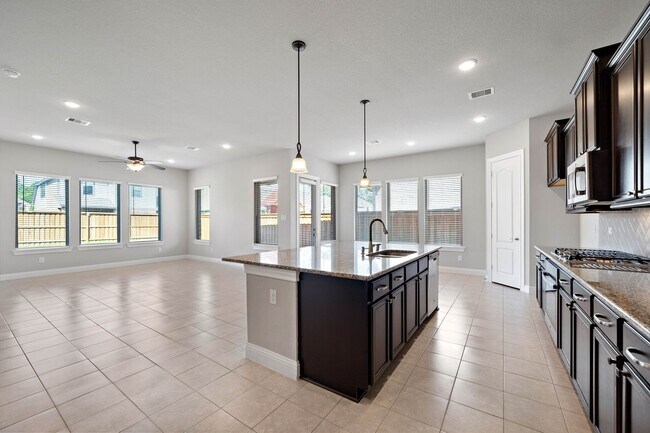 Building Photo - 4218 Davis Oak Dr