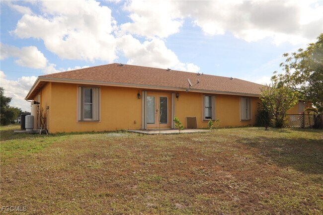 Building Photo - 320 Harry Ave S