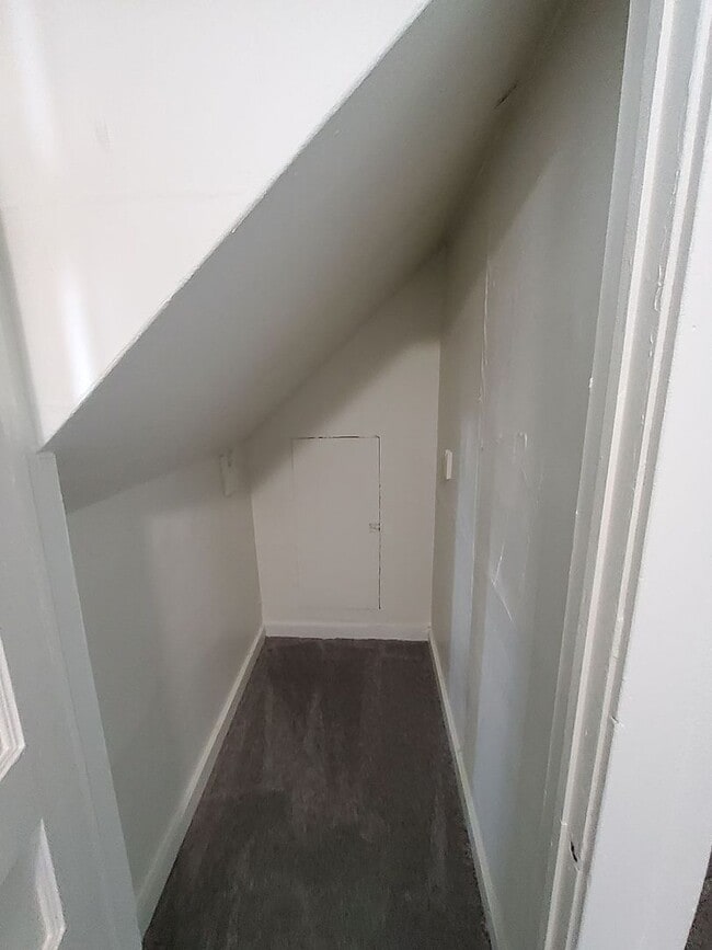 Building Photo - 317 Chute St