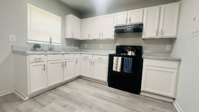 Building Photo - 2560 La Deara Crest Ln