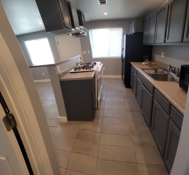 Building Photo - 19449 Ingomar St