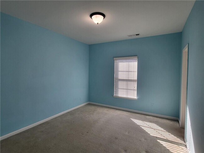 Building Photo - 5295 Rustic Ct