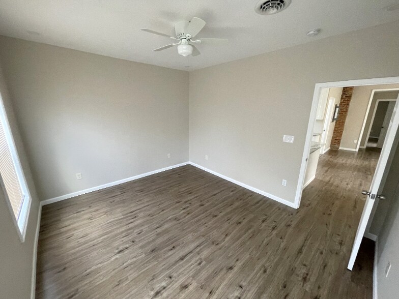 Building Photo - 1222 6th Ave