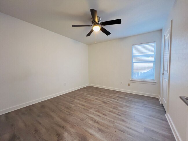 Building Photo - PRE-LEASING FOR JULY! Spacious 3-Bedroom Townhouse Near Texas Tech