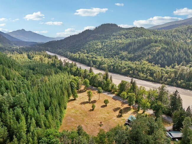 Building Photo - 14341 WA-530