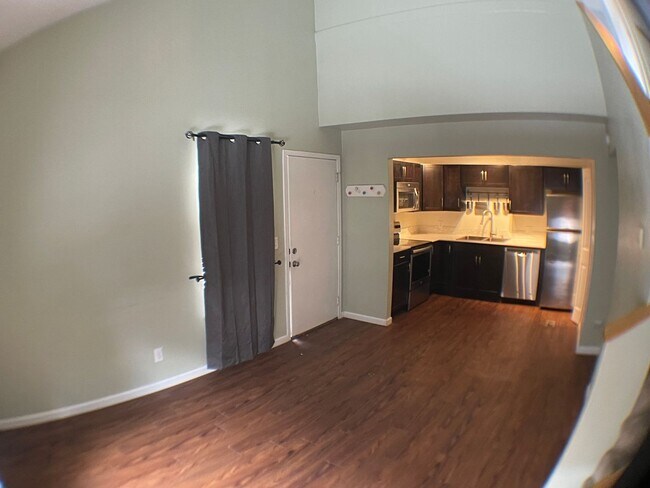 Building Photo - READY FOR MOVE IN! Upgraded 2-Bed, 2-Bath ...