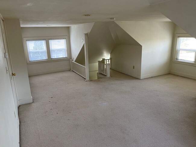 Building Photo - Nice Tacoma Duplex 2 Bed 1 Bath For Rent