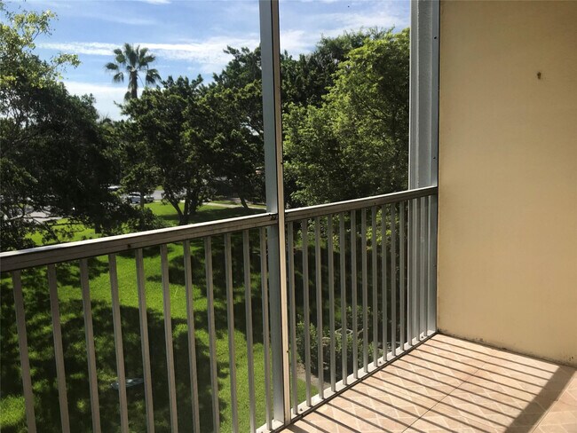 Building Photo - 1401 SW 135th Terrace