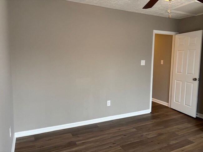 Building Photo - Beautiful 2 story townhome available in Asheboro!