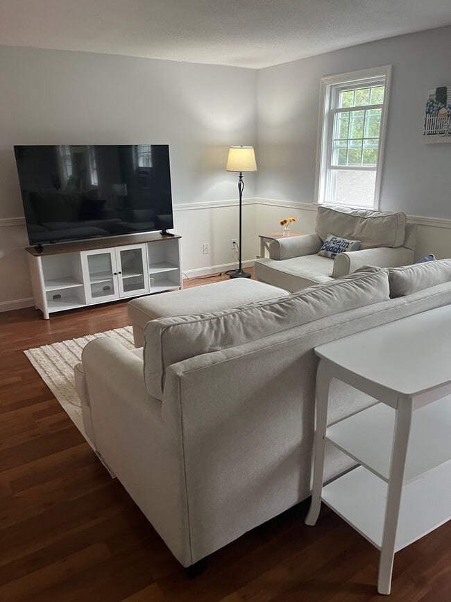 Building Photo - Fully updated 2Bd / 2Br Bassett Pond Condominium in West Yarmouth