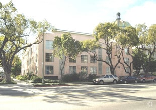 Building Photo - Portland Villa