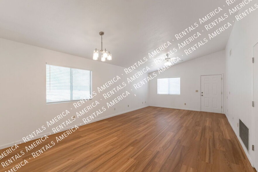 Building Photo - 8668 S Desert Dove Dr