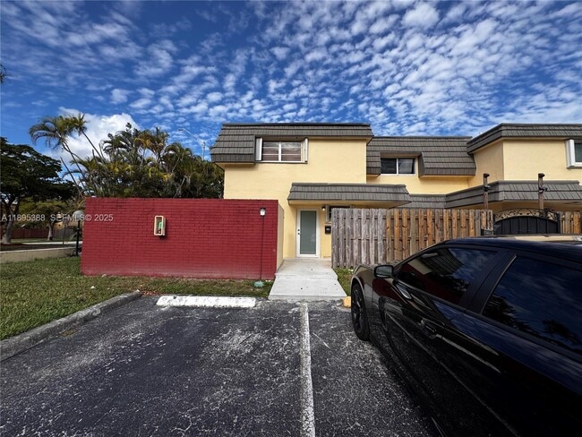 Building Photo - 8405 SW 137th Ave