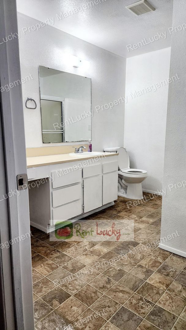 Building Photo - Green-Parkland Duplex