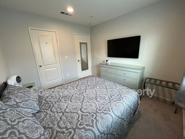 Building Photo - 321 Paseo Gusto