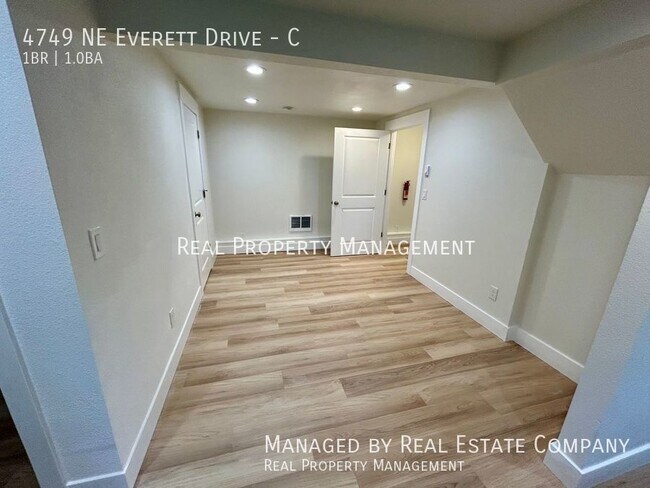 Building Photo - 4749 NE Everett Dr