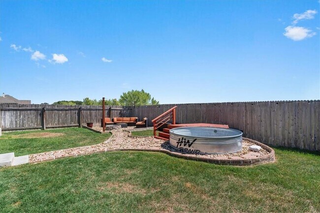 Building Photo - 1104 Hillrose Dr