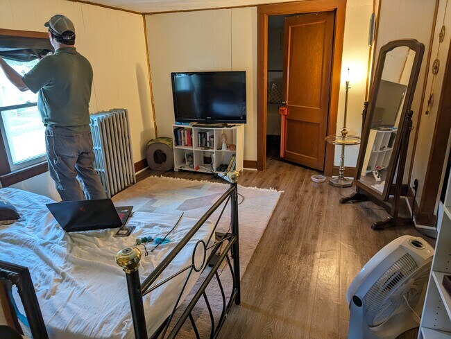 Building Photo - 301 E Eleanor St