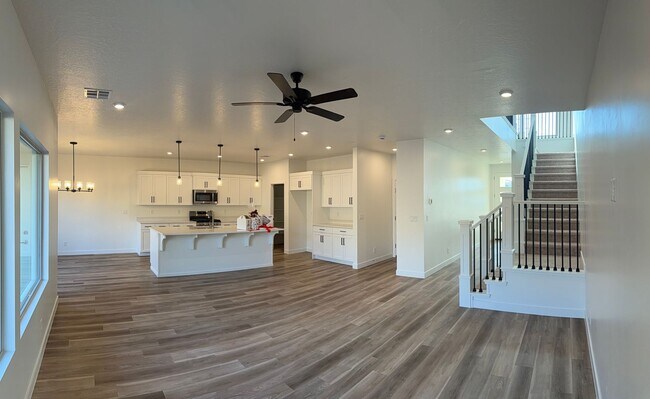 Building Photo - Beautiful Brand new 4 bedroom, 2.5 bathroom home in St George!