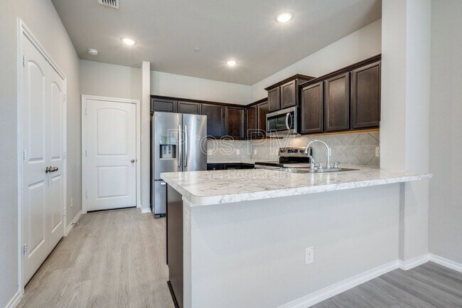 Building Photo - 3537 Brentwood Dr