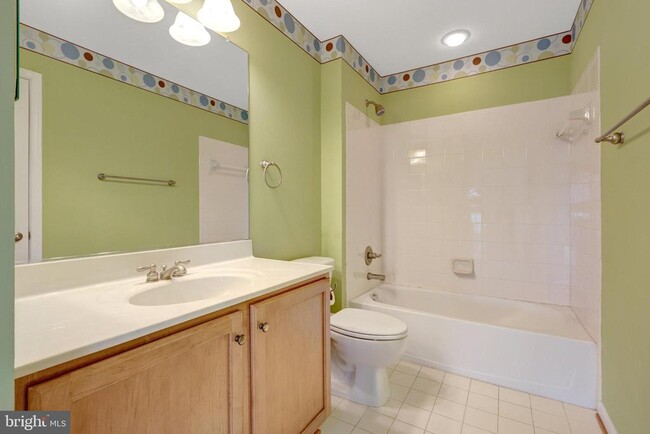 Building Photo - 2451 Silk Ct