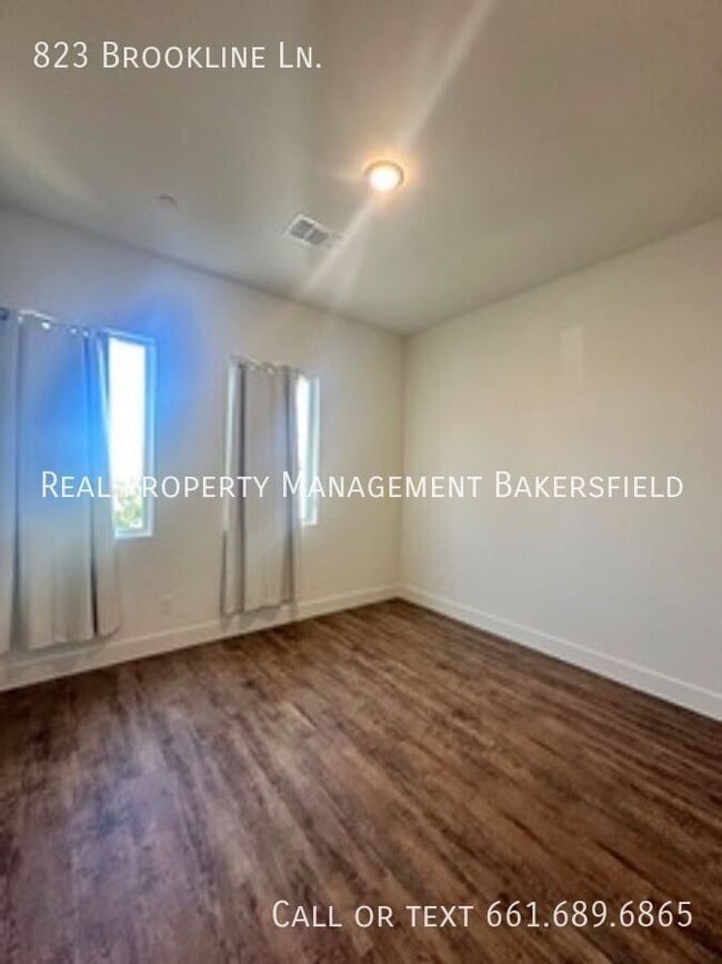 Building Photo - 823 Brookline Ln